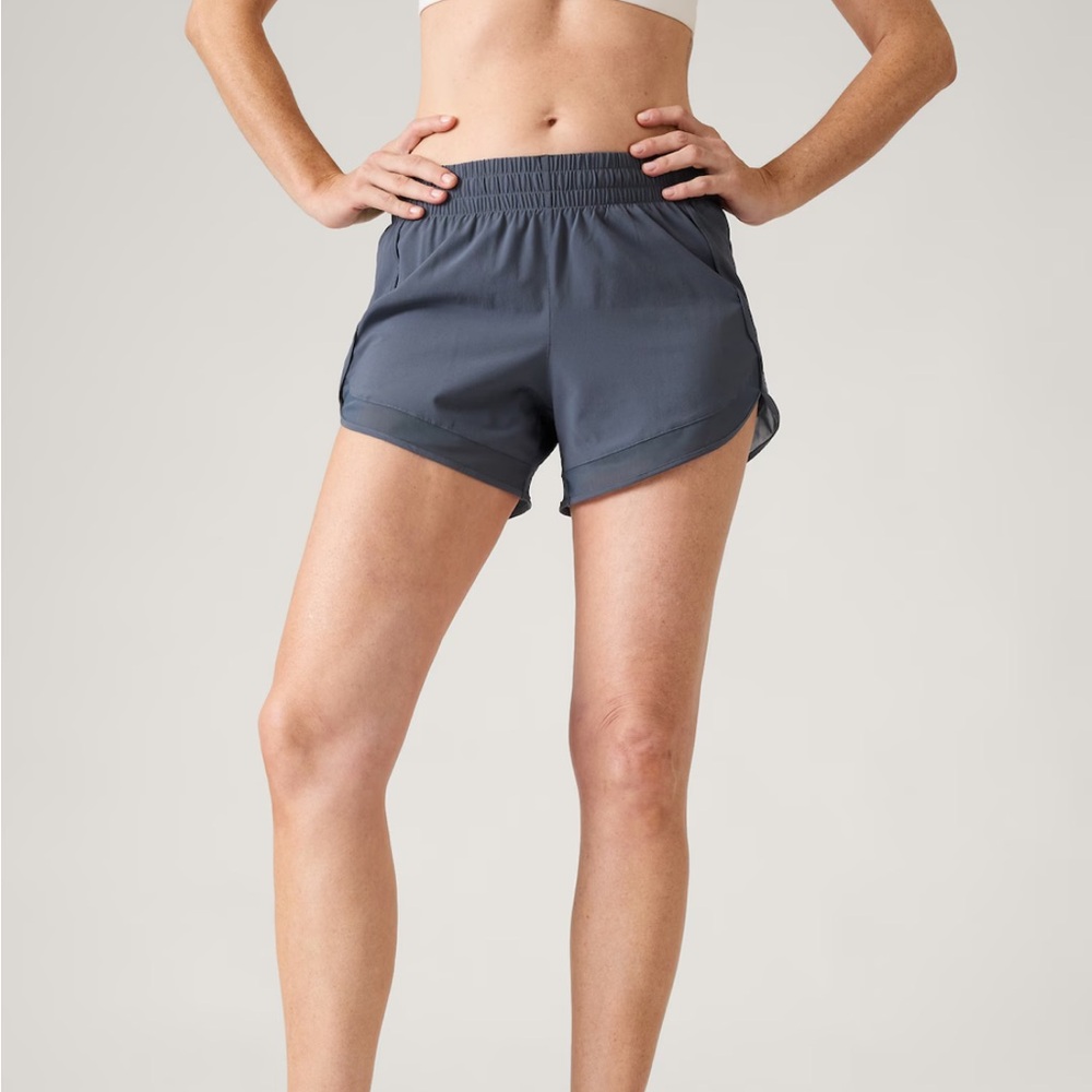 Athleta Mesh Racer Run Midrise 4inch Short, Size small